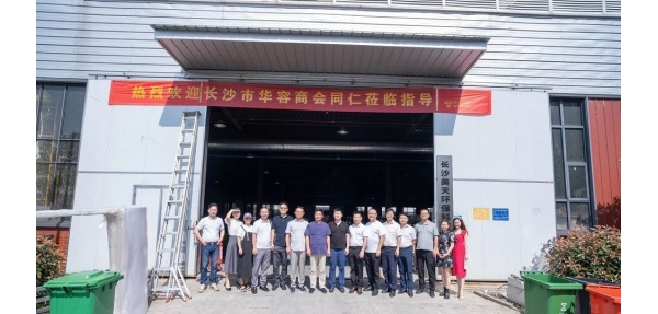 長沙市華容商會企業(yè)走訪活動(73)：長沙美天環(huán)?？萍加邢薰? height="200" />
					</a>
				</div>
							</div>
		</section>
		<ul class="img-paralist paralist blocks-100 blocks-sm-2 blocks-md-3 blocks-xl-4">
			        			    					</ul>
		<section class="met-editor clearfix m-t-20"><p helvetica="" pingfang="" hiragino="" sans="" microsoft="" yahei="" background-color:="" text-indent:="" visibility:="" box-sizing:="" border-box="" overflow-wrap:="" break-word=""><span style="margin: 0px; padding: 0px; outline: 0px; max-width: 100%; box-sizing: border-box !important; overflow-wrap: break-word !important; font-size: 15px; color: rgb(0, 0, 0); visibility: visible;">  </span>    為加強商會與會員單位的聯(lián)系溝通，增進商會與會員之間的感情交流，讓各會員單位、企業(yè)對彼此生產(chǎn)、經(jīng)營狀況及其發(fā)展需求進行深入了解，加強資源對接，同時充分發(fā)揮商會的橋梁紐帶作用，進一步提升和促進商會服務水平。5月24日，商會企業(yè)走訪小組來到了理事單位——長沙美天環(huán)保科技有限公司，這是商會企業(yè)走訪第七十三站。</p><p helvetica="" pingfang="" hiragino="" sans="" microsoft="" yahei="" background-color:="" text-indent:="" visibility:="" box-sizing:="" border-box="" overflow-wrap:="" break-word="">     秘書長譚青云，黨建指導員易澤華，副會長楊標，黨支部副書記、副會長白華，副會長黃顯榮，執(zhí)行秘書長張有志，常務副秘書長張思，副秘書長歐陽霖、潘東霞，會員高智力、毛偉、祝斌、王雙雁、周薈，辦公室主任李曉玲參加走訪活動。</p><p style="text-align:center;"><img src="../upload/202406/1718261563152764.png" data-width="1000" data-height="666"  width="974" height="655" style="width: 974px; height: 655px; display: inline-block;"/ alt="湖南垃圾桶" title="湖南垃圾桶"></p><p>      長沙美天環(huán)?？萍加邢薰径麻L對商會走訪小組表示熱烈歡迎和衷心感謝，并向大家介紹了公司成立的初心初衷、發(fā)展歷程、經(jīng)營實況及未</p><p>來規(guī)劃。</p><p style="text-align:center;"><img src="../upload/202406/1718261694290586.png" data-width="1000" data-height="666" / alt="湖南垃圾桶" title="湖南垃圾桶"></p><p>     走訪活動由商會副秘書長、六組秘書長白球主持。</p><p style="text-align:center;"><img src="../upload/202406/1718261761813397.jpg" data-width="1000" data-height="666" / alt="湖南垃圾桶" title="湖南垃圾桶"><br/></p><p helvetica="" pingfang="" hiragino="" sans="" microsoft="" yahei="" text-indent:="" visibility:="" box-sizing:="" border-box="" overflow-wrap:="" break-word="">     商會副會長、六組組長楊標對大家走訪六組會員企業(yè)表示熱烈歡迎，楊會長表示，新一屆的商會領(lǐng)導班子更加重視小組建設、經(jīng)濟內(nèi)循環(huán)及會員企業(yè)的發(fā)展，期望大家保持互動，常來常往，永葆活力，在商會發(fā)展的新形勢下，乘勢而上，一年更比一年強。</p><p helvetica="" pingfang="" hiragino="" sans="" microsoft="" yahei="" visibility:="" text-indent:="" box-sizing:="" border-box="" overflow-wrap:="" break-word="" style="text-align:center;"><img src="../upload/202406/1718261820307544.jpg" data-width="1000" data-height="666" / alt="湖南垃圾桶" title="湖南垃圾桶"></p><p>      副會長黃顯榮贊揚了張總的工匠精神及工業(yè)報國的理想，并將90后創(chuàng)業(yè)的實干家張旭視為創(chuàng)業(yè)楷模，在詢問了業(yè)務細節(jié)之后，當即表示雙方一定有合作的空間。黃會長企業(yè)主要涵蓋水生態(tài)農(nóng)業(yè)（魚草蟹共生）和水環(huán)境治理（水生態(tài)修復）兩大領(lǐng)域。</p><p style="text-align:center;"><img src="../upload/202406/1718261863530160.jpg" data-width="1000" data-height="666" / alt="湖南垃圾桶" title="湖南垃圾桶"><br/></p><p>      執(zhí)行秘書長張有志講到，商會的實體型、制造型企業(yè)不占多數(shù)，張總作為90后企業(yè)家，腳踏實地，步步為營，深耕一線，這種創(chuàng)業(yè)精神令人</p><p>佩服，特別是面對困難與挫折，迎難而上，不斷挑戰(zhàn)自我，這正是商會企業(yè)家們學習的榜樣。張秘書長從事文化產(chǎn)業(yè)，公司主營企業(yè)與單位文化</p><p>建設、新媒體、活動策劃。</p><p style="text-align:center;"><img src="../upload/202406/1718261901344803.jpg" data-width="1000" data-height="666" / alt="湖南垃圾桶" title="湖南垃圾桶"></p><p>      常務副秘書長張思為國家級茶評師，她期望各位會員積極參與到商會活動中來，歡迎有意向的會員積極向黨組織靠攏，祝愿大家的企業(yè)蒸蒸</p><p>日上。</p><p style="text-align:center;"><img src="../upload/202406/1718261931547505.jpg" data-width="1000" data-height="666" / alt="湖南垃圾桶" title="湖南垃圾桶"></p><p>      副秘書長歐陽霖以其深厚的商貿(mào)背景和豐富的行業(yè)經(jīng)驗，引領(lǐng)公司在復雜多變的市場環(huán)境中穩(wěn)健前行。</p><p style="text-align:center;"><img src="../upload/202406/1718261988744734.jpg" data-width="1000" data-height="666" / alt="湖南垃圾桶" title="湖南垃圾桶"></p><p>      副秘書長潘東霞為年輕的企業(yè)家點贊，這種冒險、創(chuàng)業(yè)精神值得學習。潘秘書長深耕保險業(yè)13年，是太平家族辦公室事務專家和五星財富規(guī)劃師。她專注于為客戶提供個人家庭及企業(yè)專業(yè)的保險保障服務，致力于與客戶共度風雨，共享太平，為他們提供全面的保障與支持。</p><div style="text-align:center;"><img src="../upload/202406/1718262032290862.jpg" data-width="1000" data-height="666" / alt="湖南垃圾桶" title="湖南垃圾桶"></div><p>      會員高智力觀看了視頻和企業(yè)畫冊之后，與張總進行了詳細交流，現(xiàn)場迸發(fā)出業(yè)務合作的火花。高總主營山泉水企業(yè)定制，平江天岳幕阜山的水源地，水質(zhì)清冽甘甜，特別適合泡茶，煮飯，煲湯！<br/></p><p style="text-align:center;"><img src="../upload/202406/1718262074378865.jpg" data-width="1000" data-height="666" / alt="湖南垃圾桶" title="湖南垃圾桶"></p><p>      會員毛偉主營私域流量，和張總的線上發(fā)展規(guī)劃有業(yè)務合作的空間，張總表示，實體企業(yè)在線上的前景很大，期望雙方攜手并進，共享共</p><p>贏。</p><p style="text-align:center;"><img src="../upload/202406/1718262112383682.jpg" data-width="1000" data-height="666" / alt="湖南垃圾桶" title="湖南垃圾桶"></p><p>      會員祝斌在此次企業(yè)走訪中收獲滿滿，公司主營后勤貨物、廚房設備和熱水系統(tǒng)等生產(chǎn)、安裝、售后。希望能為提升服務學校、機關(guān)、部隊等客戶的滿意度貢獻自己的力量。</p><p style="text-align:center;"><img src="../upload/202406/1718262184549457.jpg" data-width="1000" data-height="666" / alt="湖南垃圾桶" title="湖南垃圾桶"></p><p>      會員周薈從事律師行業(yè)，對張總的創(chuàng)業(yè)歷程感慨頗深，期望在今后的工作中有更多的合作空間。</p><p style="text-align:center;"><img src="../upload/202406/1718262228279833.jpg" data-width="1000" data-height="666" / alt="湖南垃圾桶" title="湖南垃圾桶"></p><p>      黨支部副書記白華講到，黨支部積極與商會各項工作有機統(tǒng)一、相輔相成，保障商會各項工作又好又快發(fā)展。白書記講到，張總作為新生代企業(yè)家，敢闖敢干，不畏艱險，是我們年輕會員的代表之一，歡迎張總多參加商會活動，相互交流，共同進步。</p><p style="text-align:center;"><img src="../upload/202406/1718262263634752.jpg" data-width="1000" data-height="666" / alt="湖南垃圾桶" title="湖南垃圾桶"></p><p>     黨建指導員易澤華希望各位企業(yè)家在商會與黨支部的帶領(lǐng)下，講政治、守紀律、守規(guī)矩，在各自的事業(yè)發(fā)展道路上，越走越遠，越來越強。</p><p style="text-align:center;"><img src="../upload/202406/1718262295151430.png" data-width="945" data-height="747"  width="1000" height="730" style="width: 1000px; height: 730px;"/ alt="湖南垃圾桶" title="湖南垃圾桶"></p><p>      秘書長譚青云在座談會上感慨：雖然走訪企業(yè)發(fā)起比較難，但每次走訪都收獲頗豐。在優(yōu)秀的華容人面前展示自己是一種榮幸，我們希望通過走訪加強團結(jié)、促進信息交流、實現(xiàn)共贏。走訪是商會平臺獲取資源的高效途徑，深入長沙美天環(huán)?？萍加邢薰?，感受實干企業(yè)家的精神，讓我們看到了商會的美好前景。個人之力雖有限，但團隊之力無窮，我們將致力于優(yōu)化資源整合，讓每位會員都能受益。商會如家，發(fā)展離不開每一位成員的貢獻，期望大家的生活與事業(yè)越來越美好！</p><p style="text-align:center;"><img src="../upload/202406/1718262385498727.jpg" data-width="1280" data-height="853" / alt="湖南垃圾桶" title="湖南垃圾桶"></p><p>走訪團參觀美天環(huán)保生產(chǎn)車間</p><p style="text-align:center;"><img src="../upload/202406/1718262418497155.jpg" data-width="1000" data-height="538" / alt="湖南垃圾桶" title="湖南垃圾桶"></p><p>企業(yè)簡介</p><p helvetica="" pingfang="" hiragino="" sans="" microsoft="" yahei="" font-size:="" letter-spacing:="" text-align:="" text-wrap:="" text-indent:="" box-sizing:="" border-box="" overflow-wrap:="" break-word="">    長沙美天環(huán)?？萍加邢薰境闪⒂?2013年，公司主營環(huán)衛(wèi)垃圾桶、<a title=